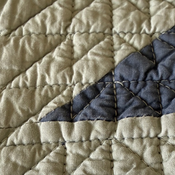 Pendleton cream and Navy Geometric Quilted Blanket - Picture 3 of 8